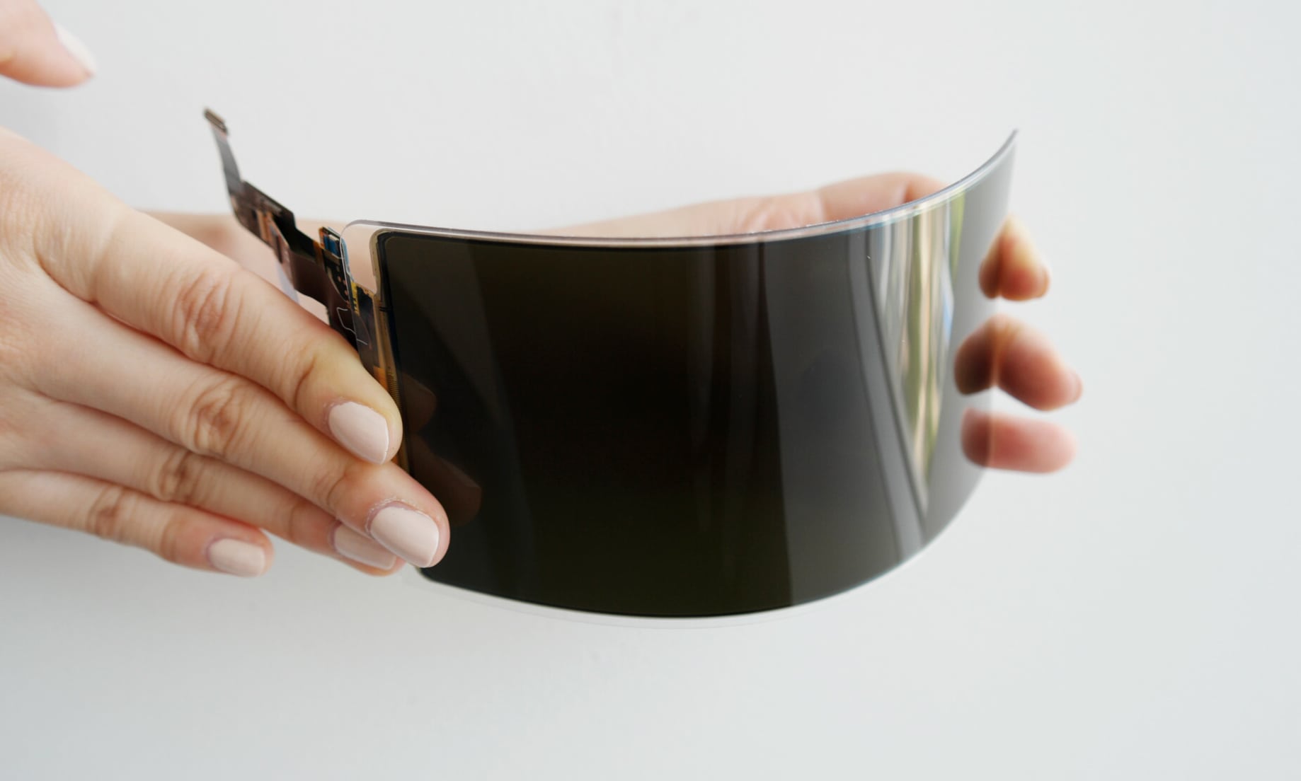 سامسونج تُعلن عن شاشة OLED غير قابلة للكسر