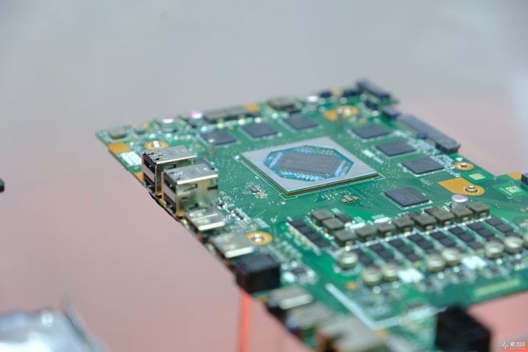AMD تعلن عن SOC جديد بمعالج رباعي النواة و 8 جيجابايت من الـVRAM