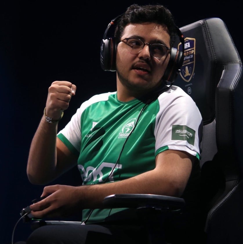 البطل السعودي مساعد الدوسري يتوج كأفضل لاعب FIFA18 في العالم! ( محدث )