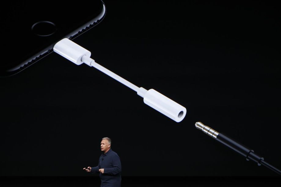 محول Lightning Port إلى مخرج السماعات 3.5 مم أكثر منتجات أبل مبيعاً