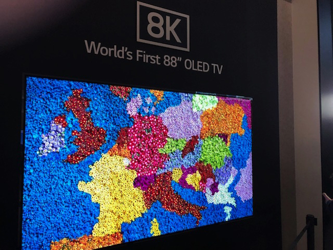 استعراض شاشة تلفاز LG 8K OLED TV بحجم 88 بوصة في معرض IFA 2018