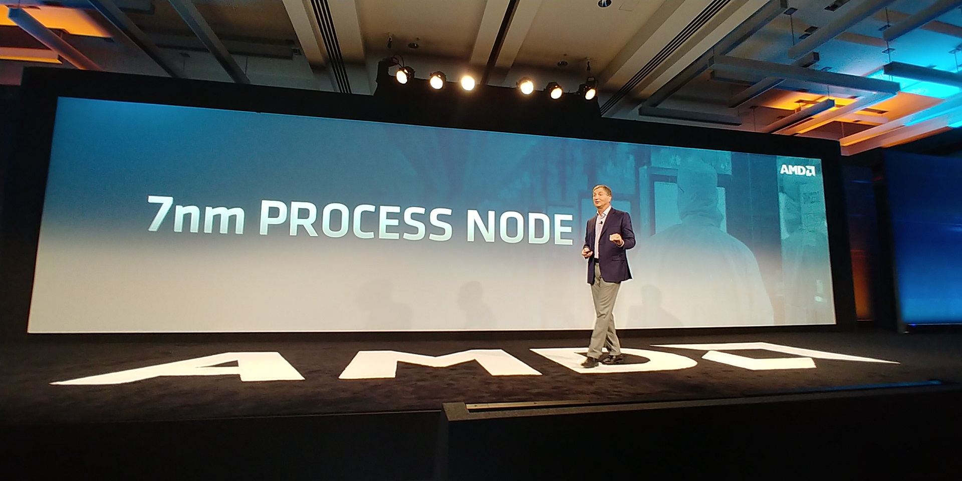 خطة AMD للمنافسة علي 7nm، هل تكفي لزعزعة عرش Intel و NVIDIA؟