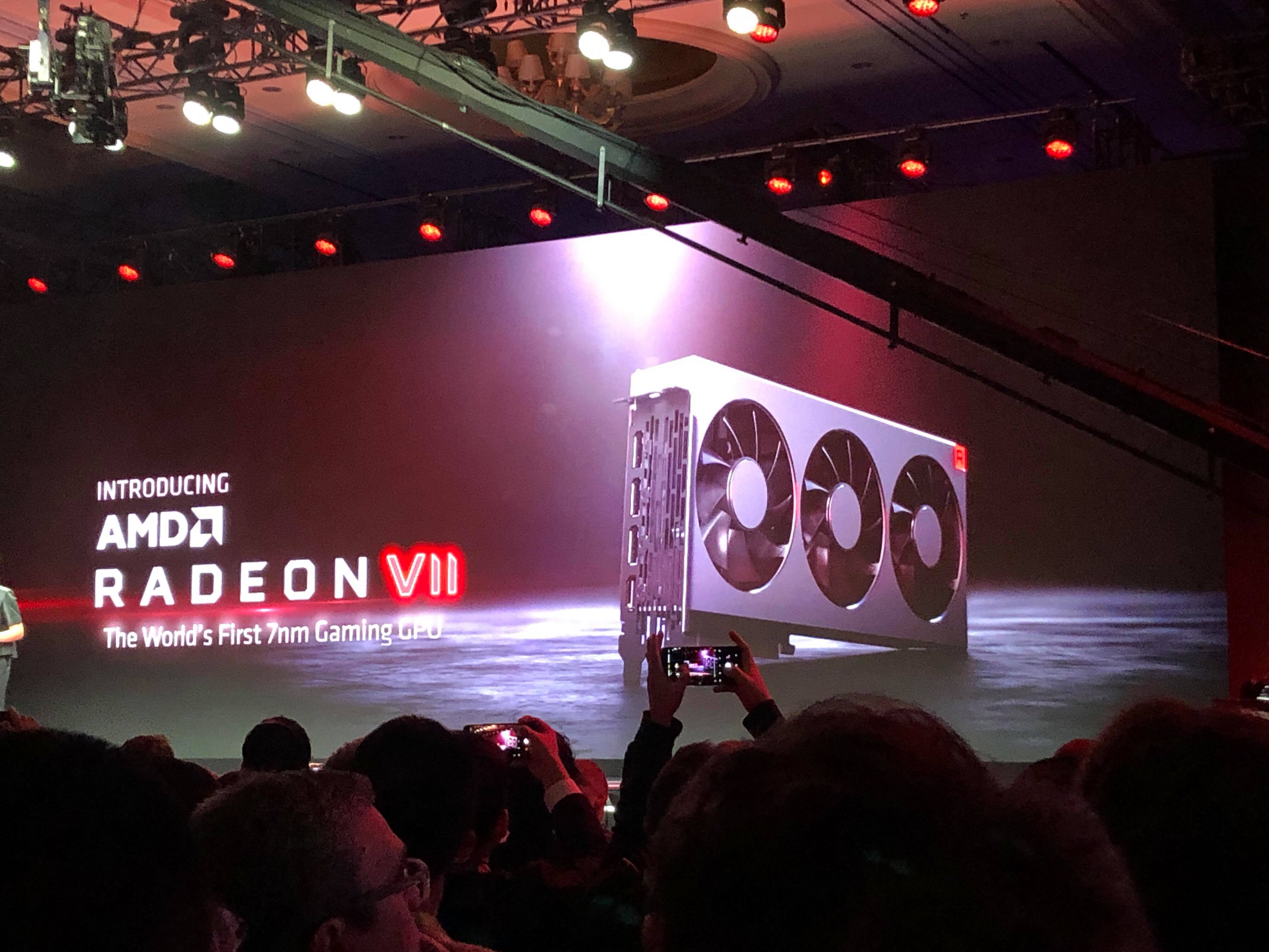 شركة AMD تُعلن رسمياً عن بطاقة Radeon 7 أول البطاقات الرسومية في العالم بدقة تصنيع 7nm