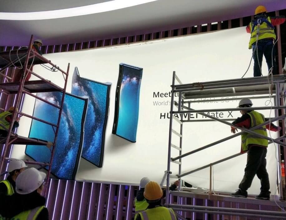 تسريب للوحة إعلانية يُؤكد قابلية هاتف Huawei Mate X للطي قبل إطلاقه غداً