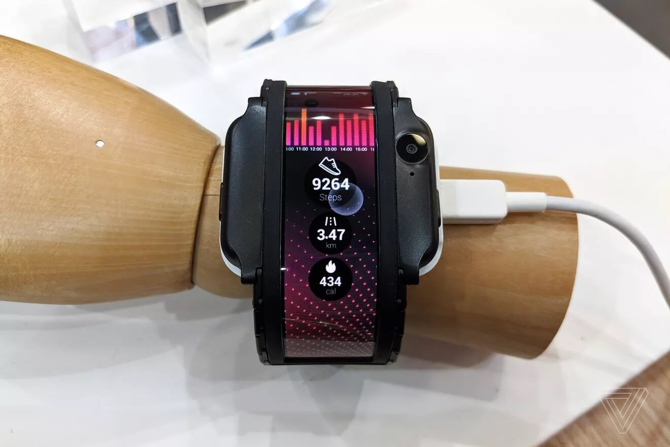 هاتف NUBIA ALPHA قابل للارتداء والطي