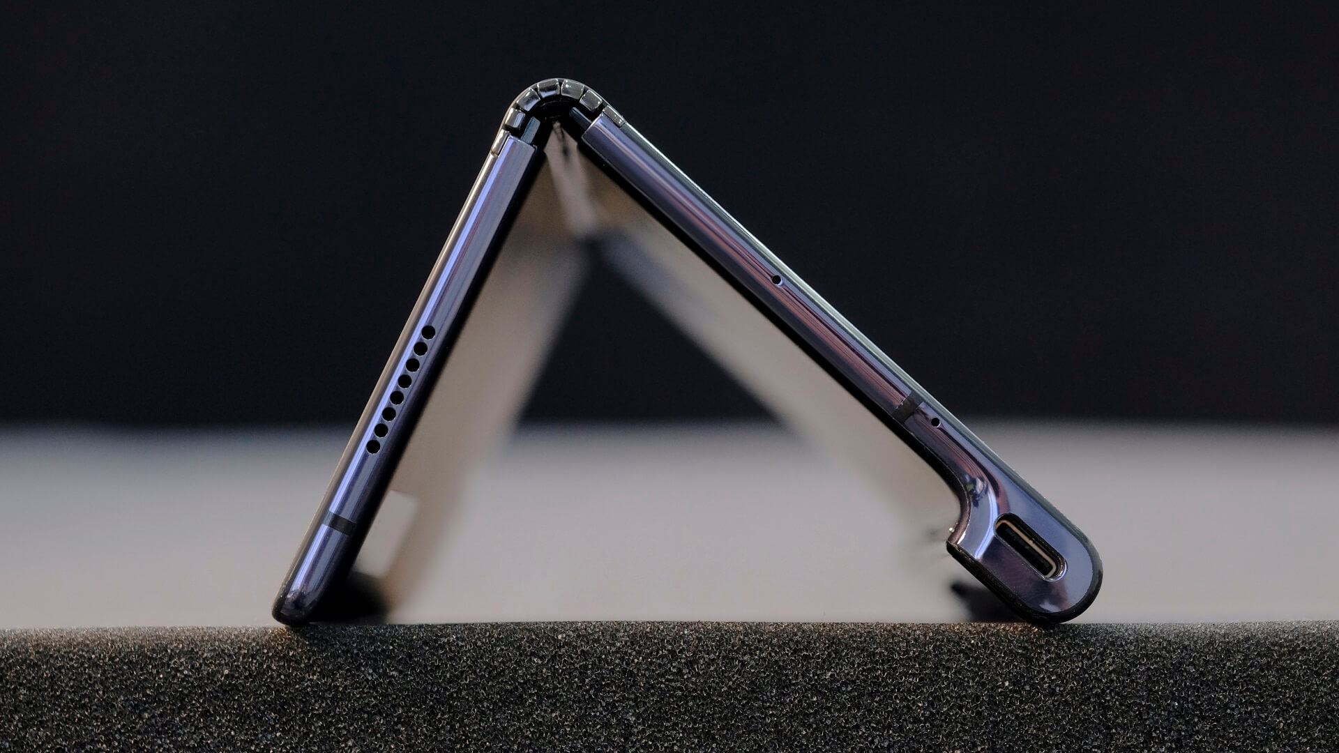 لماذا اتجهت هواوي لتغيير تصميم هاتف Mate X2 ليشبه هاتف Galaxy Fold ؟
