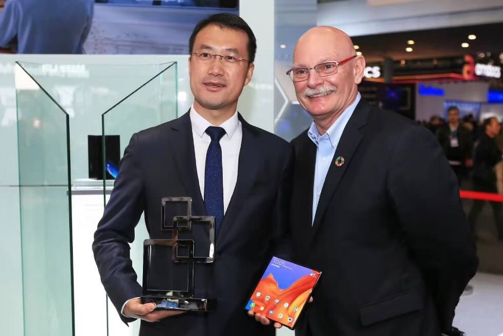 هاتف هواوي Mate X يفوز بجائزة غلومو لأفضل جهاز نقال جديد في MWC 2019 ببرشلونة
