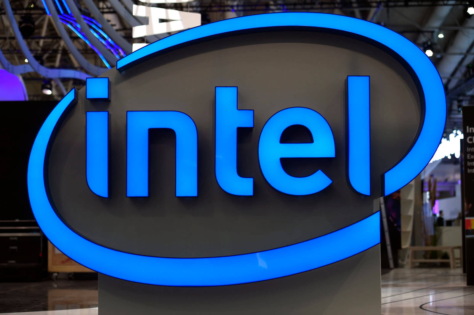 نقص معالجات 14nm من Intel سيزداد كثافة.. و AMD ستستفيد كثيرًا