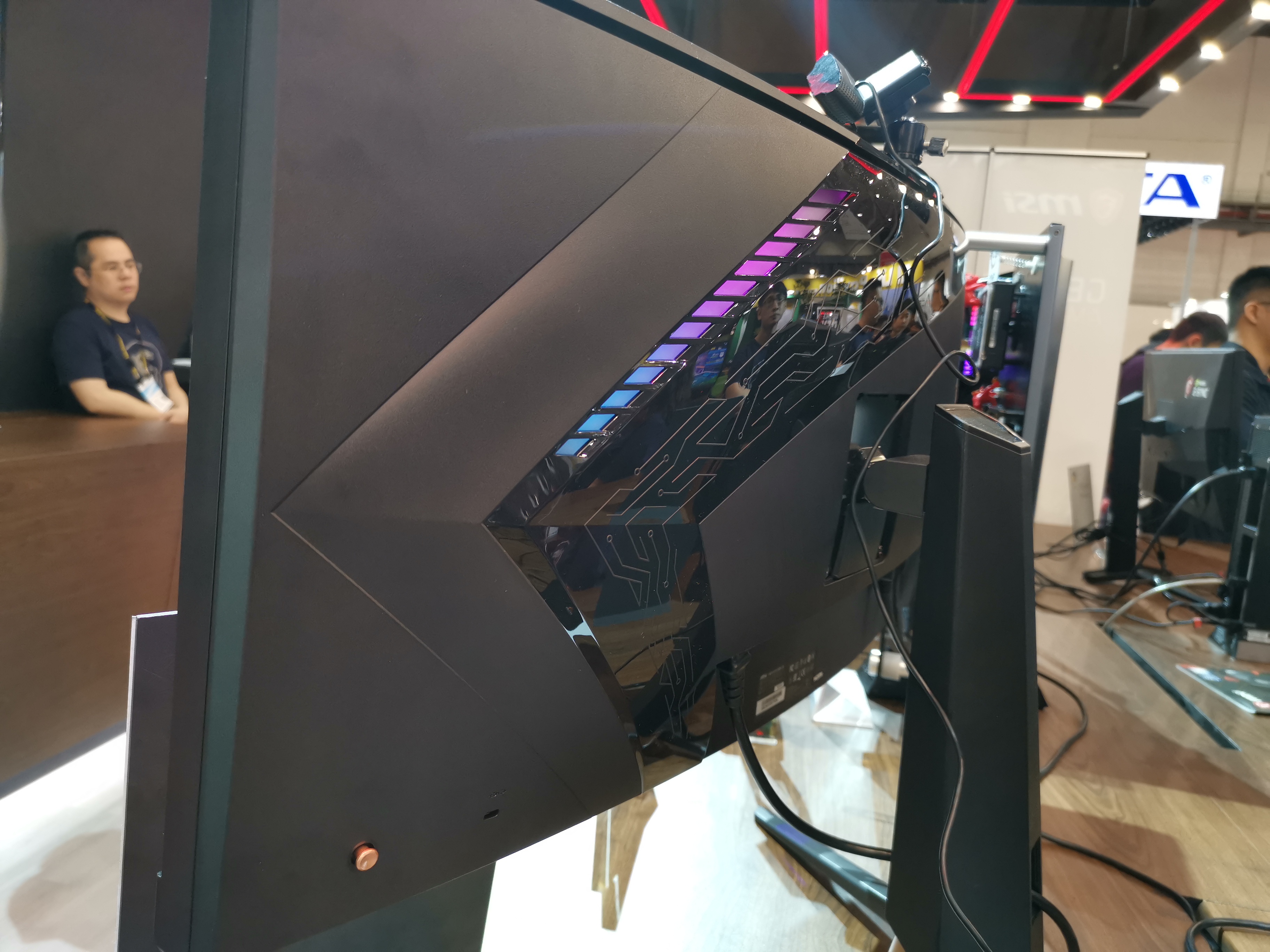 معرض Computex19: جناح التنين الأحمر MSI يستعرض أحدث الشاشات والكيسات والبطاقات