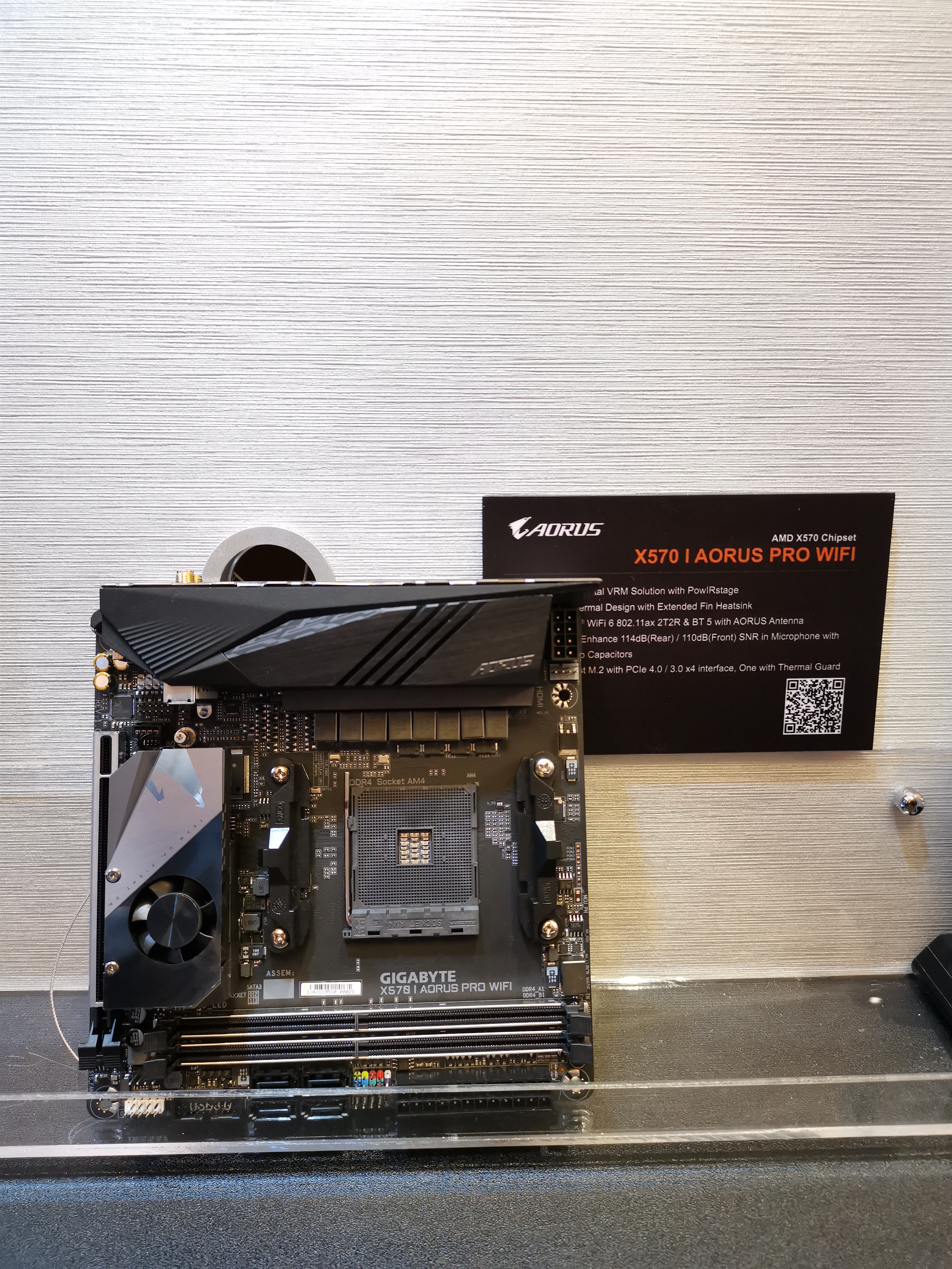 معرض Computex19: عدسة عرب هاردوير تلتقط أول صورة للوحة جيجابايت بشريحة إنتل X499!!