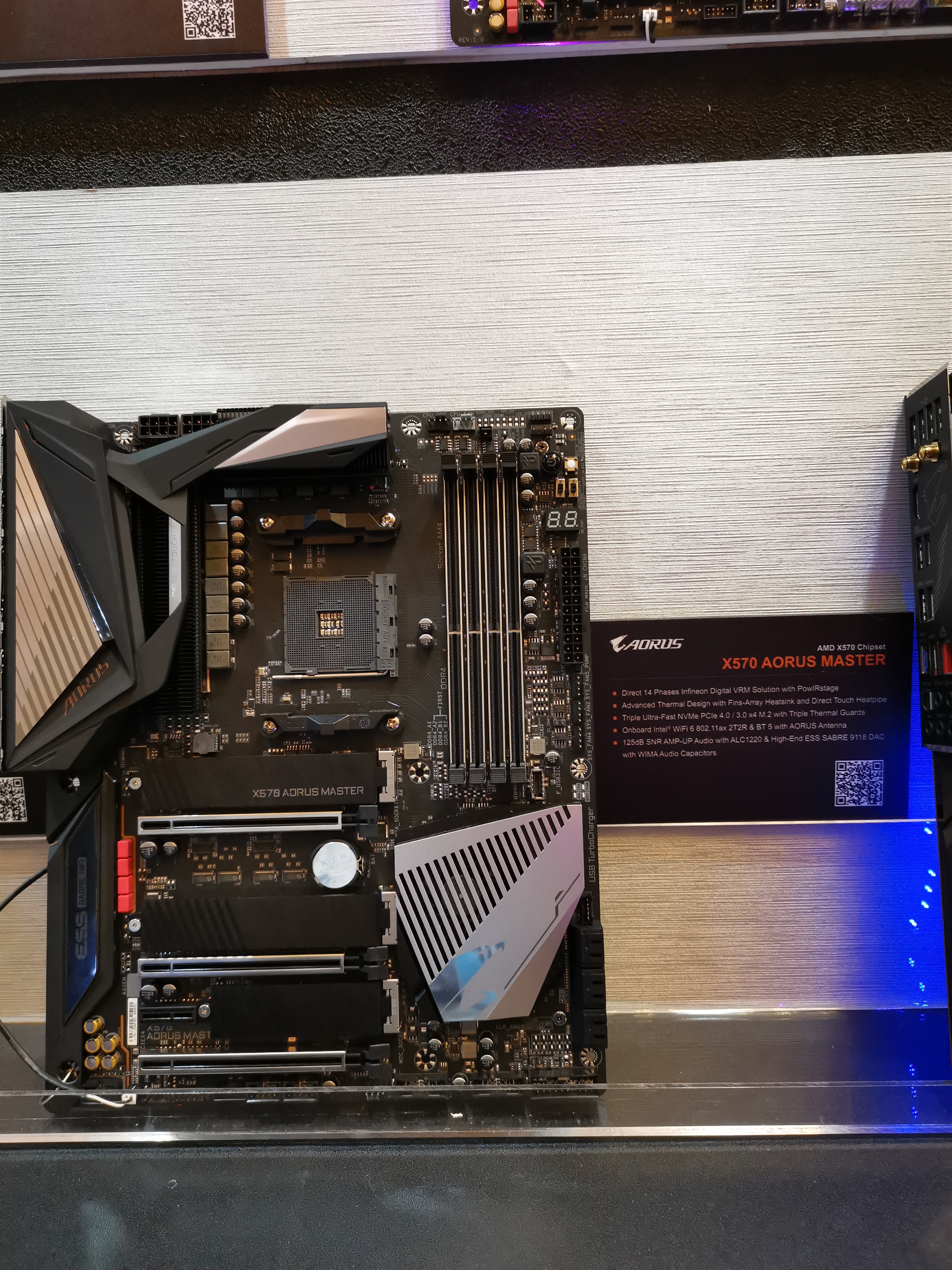معرض Computex19: عدسة عرب هاردوير تلتقط أول صورة للوحة جيجابايت بشريحة إنتل X499!!