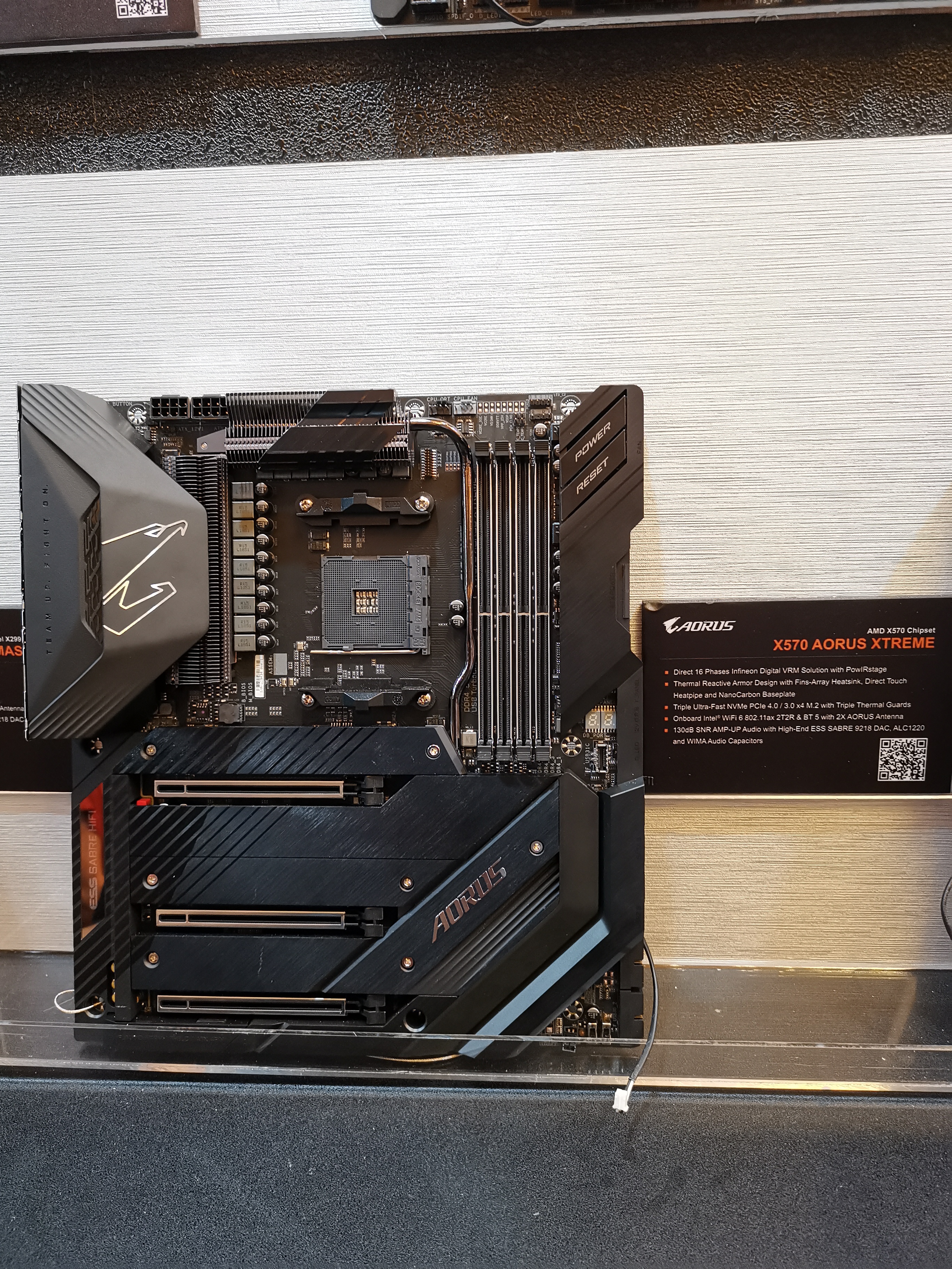 معرض Computex19: عدسة عرب هاردوير تلتقط أول صورة للوحة جيجابايت بشريحة إنتل X499!!