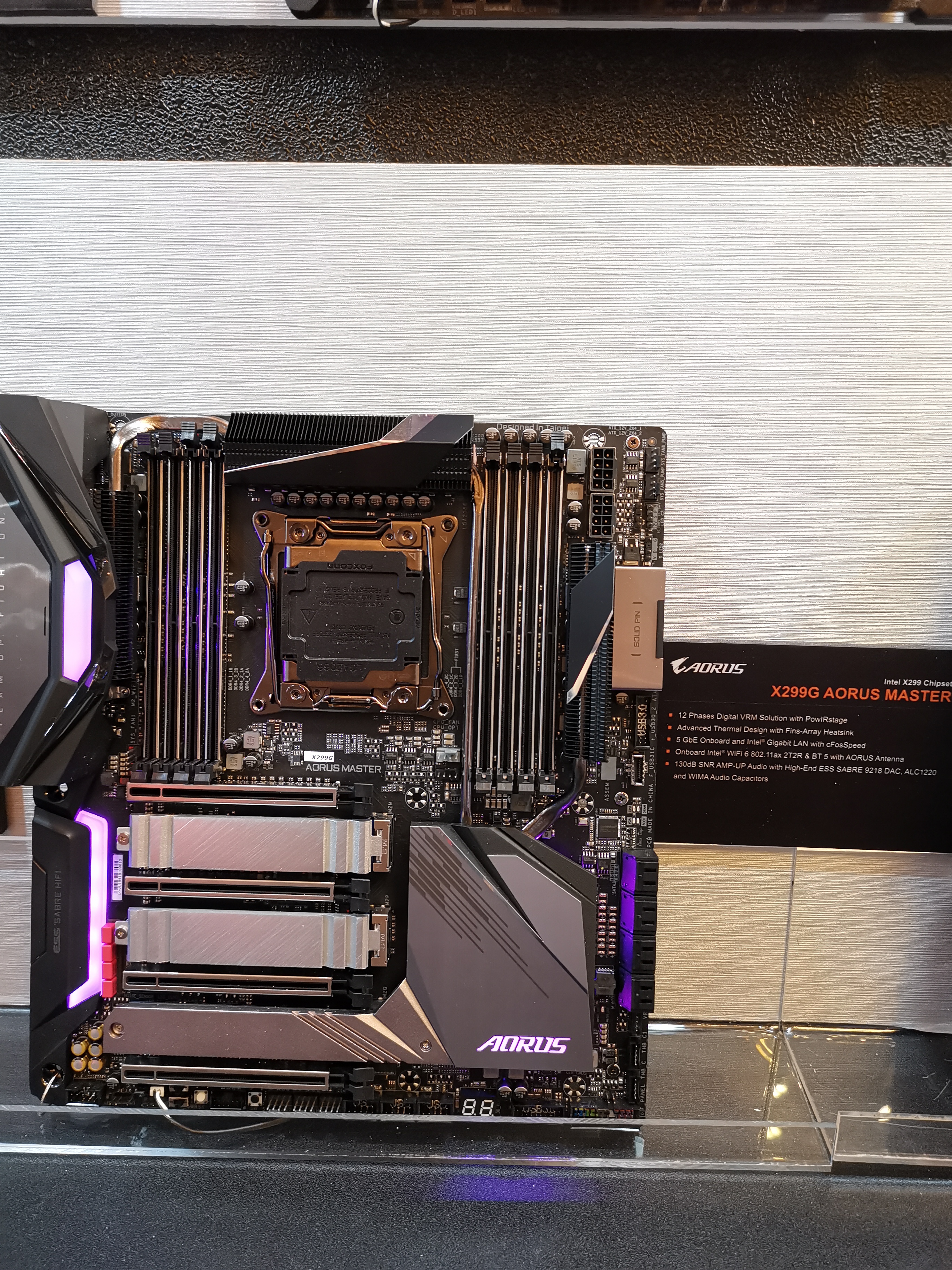 معرض Computex19: عدسة عرب هاردوير تلتقط أول صورة للوحة جيجابايت بشريحة إنتل X499!!