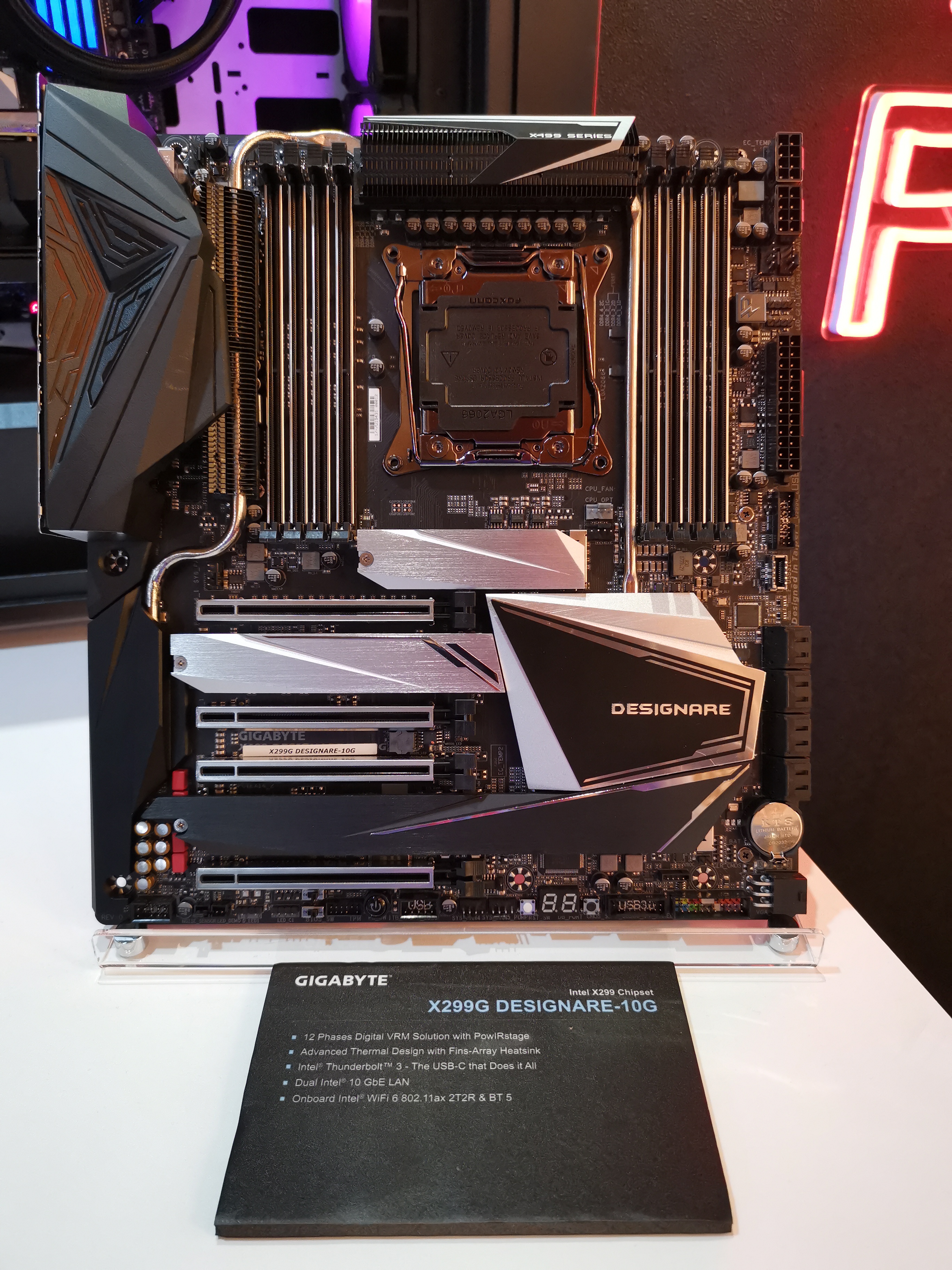 معرض Computex19: عدسة عرب هاردوير تلتقط أول صورة للوحة جيجابايت بشريحة إنتل X499!!