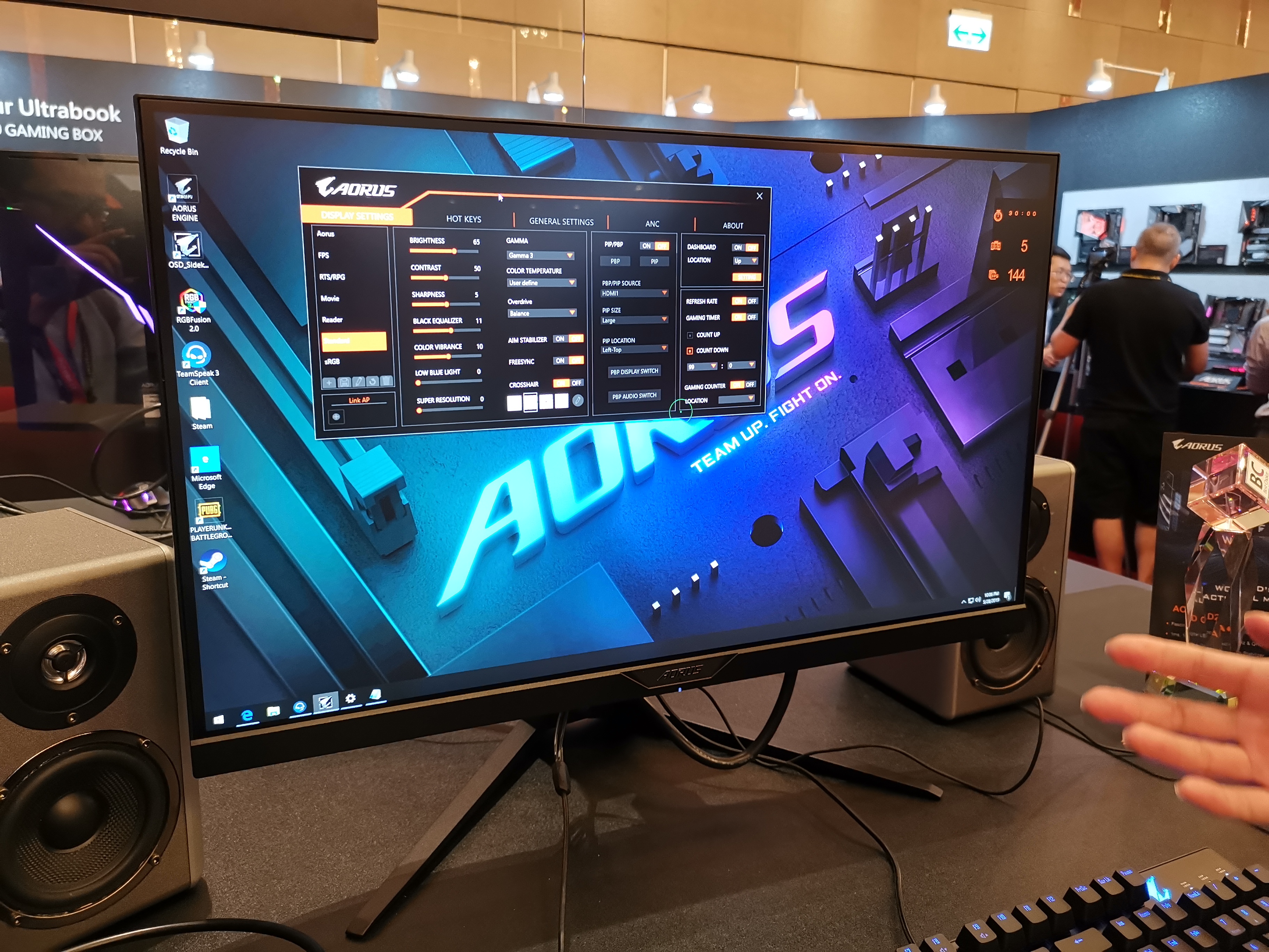 معرض Computex19: عدسة عرب هاردوير تلتقط أول صورة للوحة جيجابايت بشريحة إنتل X499!!