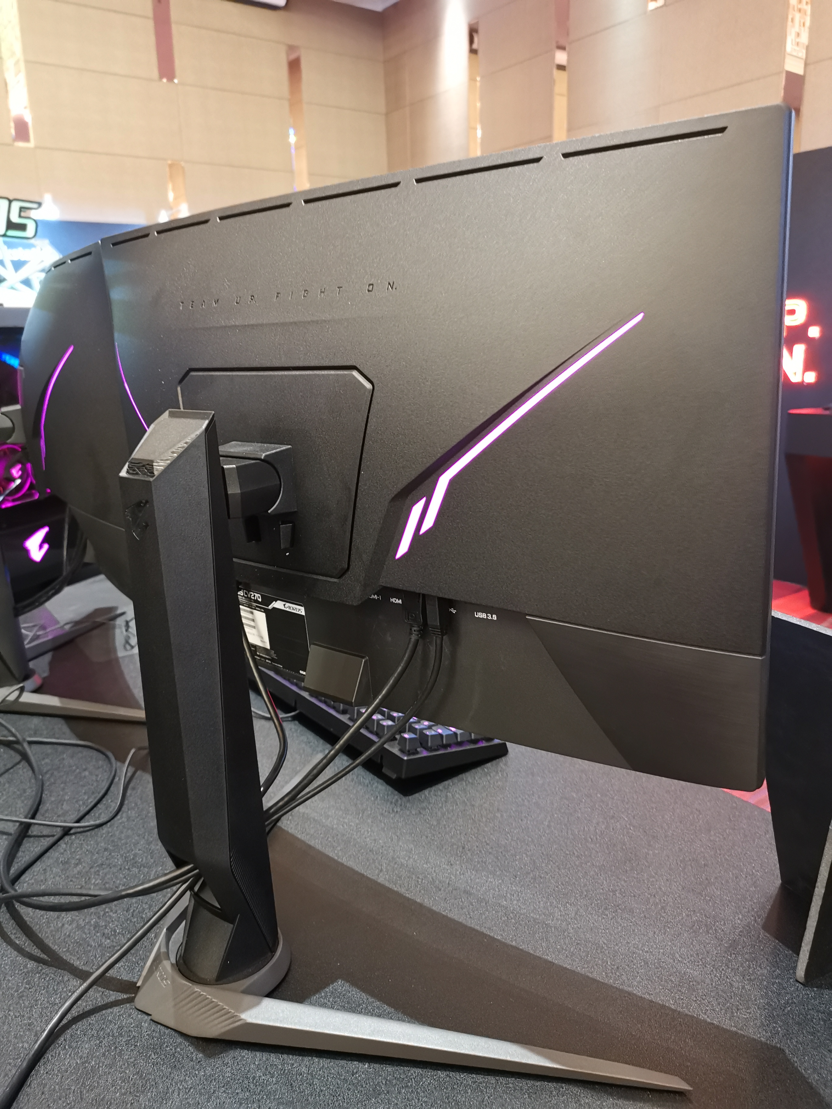 معرض Computex19: عدسة عرب هاردوير تلتقط أول صورة للوحة جيجابايت بشريحة إنتل X499!!