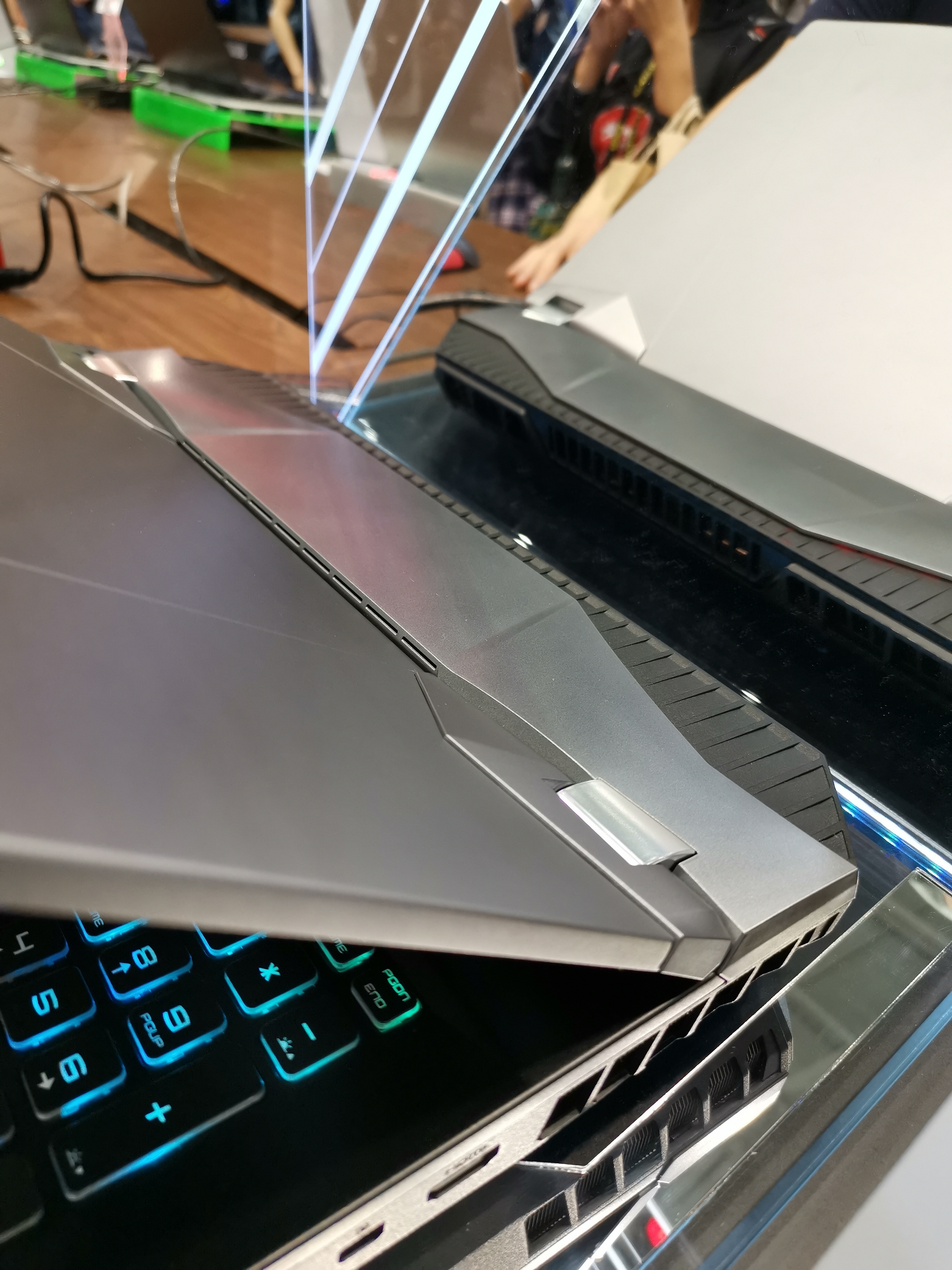 معرض Computex19: شركة MSI تُزيل الحواجز ما بين الحاسب المكتبي واللابتوب باطلاقها ل MSI GT76 Titan و GE65 RAIDER معرض Computex19: شركة MSI تُزيل الحواجز ما بين الحاسب المكتبي واللابتوب باطلاقها ل MSI GT76 Titan و GE65 RAIDER