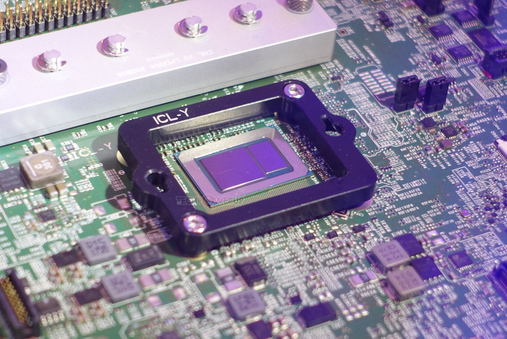 معرض Computex19: شاهد أولى الصور لرقاقة Ice Lake-Y MCM بدقة 10nm