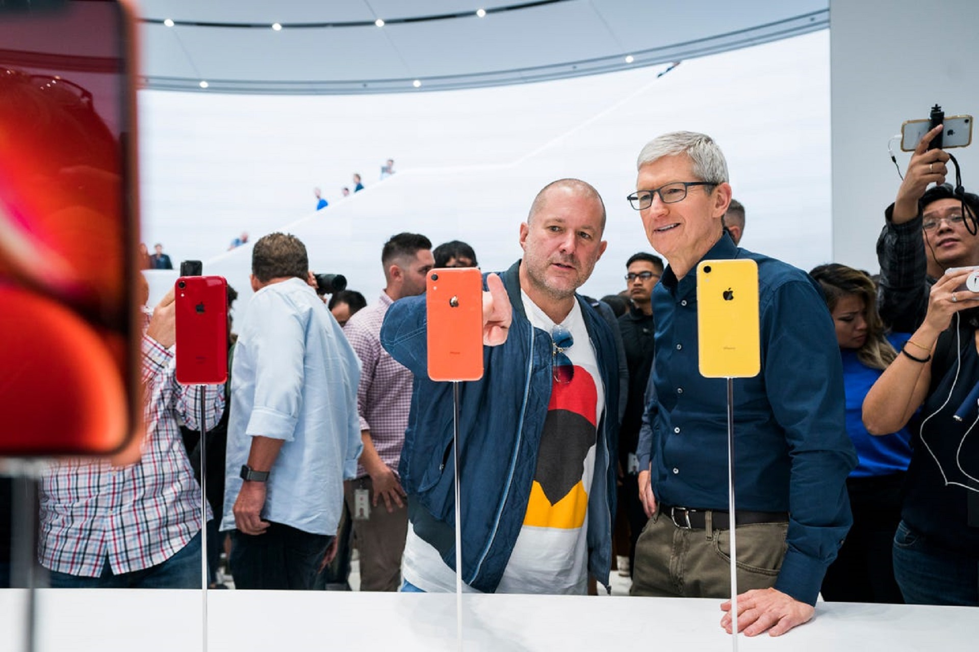 بعد 30 عاماً Jonathan Ive يترك أبل لإنشاء شركته الخاصة