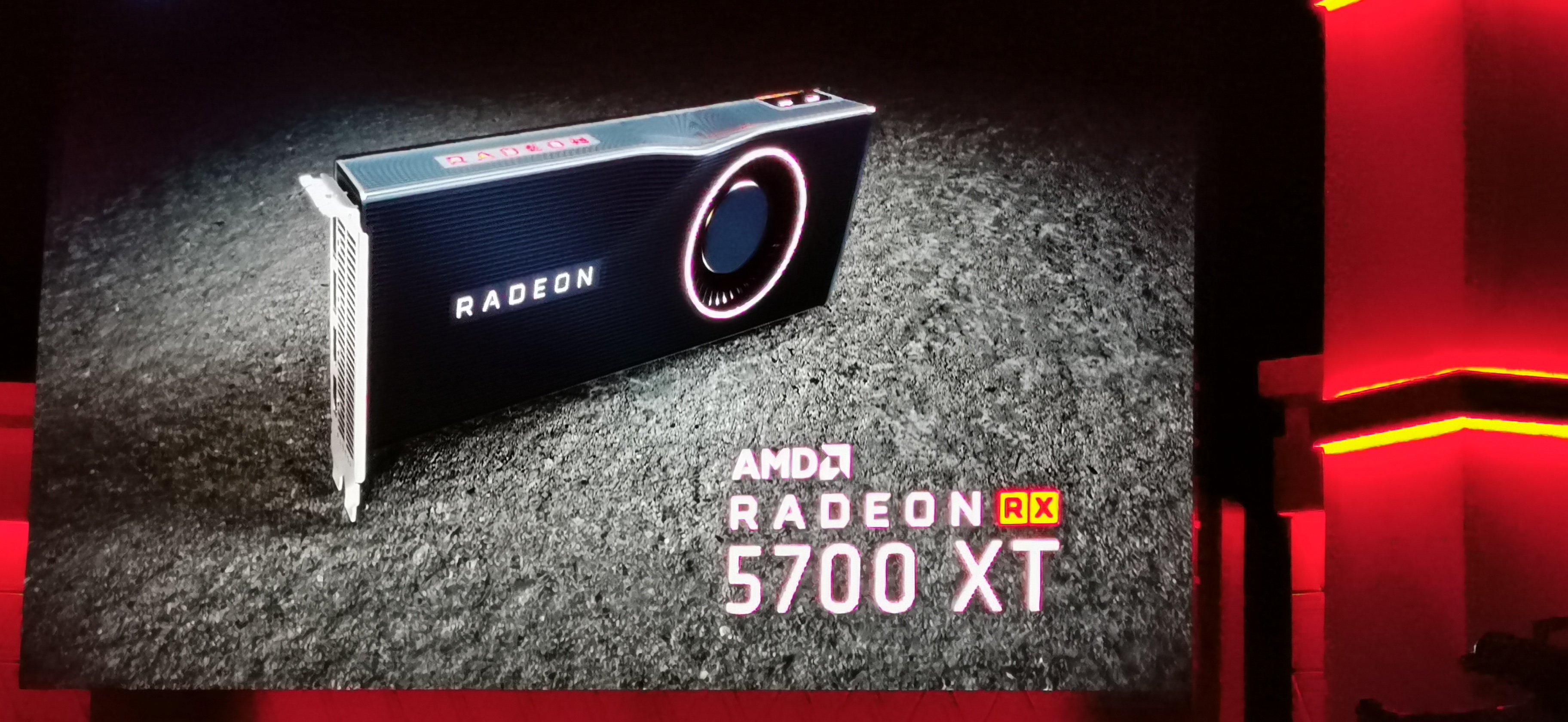 رسمياً الكشف عن بطاقة Radeon RX 5700 XT و RX 5700 لتنافس بطاقات RTX2070/2060