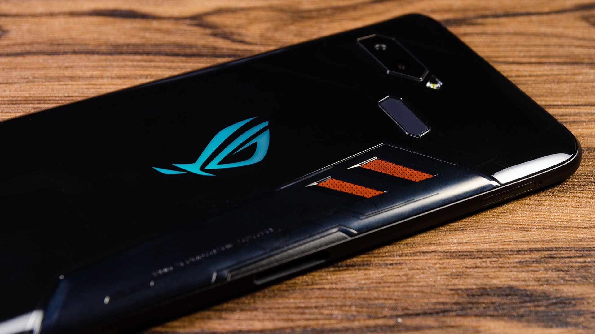 استعراض مواصفات هاتف Asus ROG Phone II الموجه للاعبين - أسرع هاتف على الإطلاق