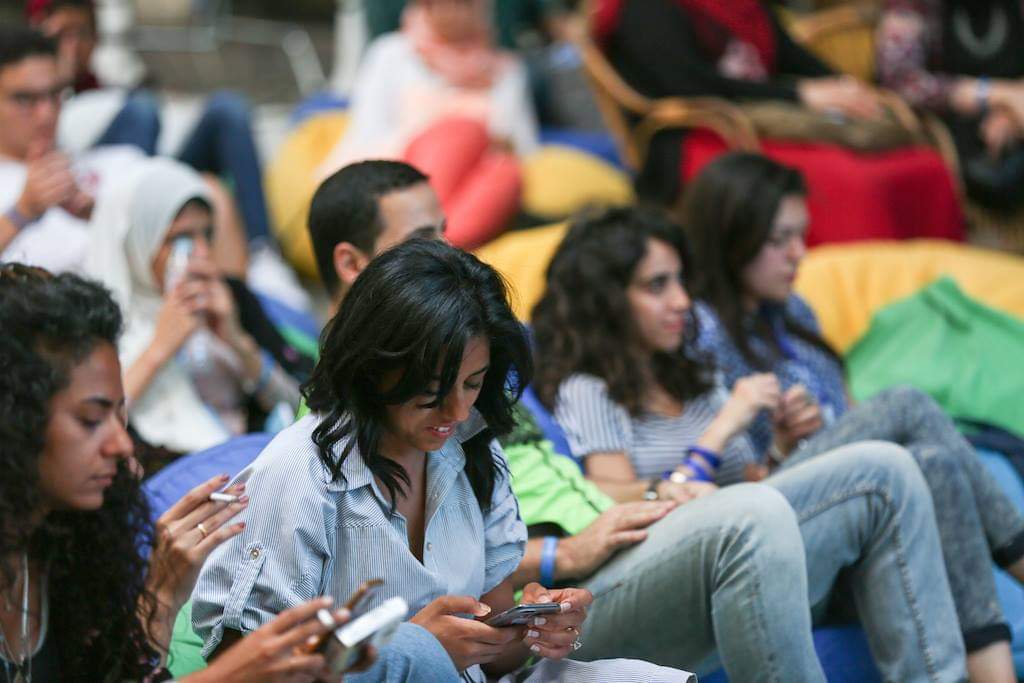 يوم التواصل الإجتماعي