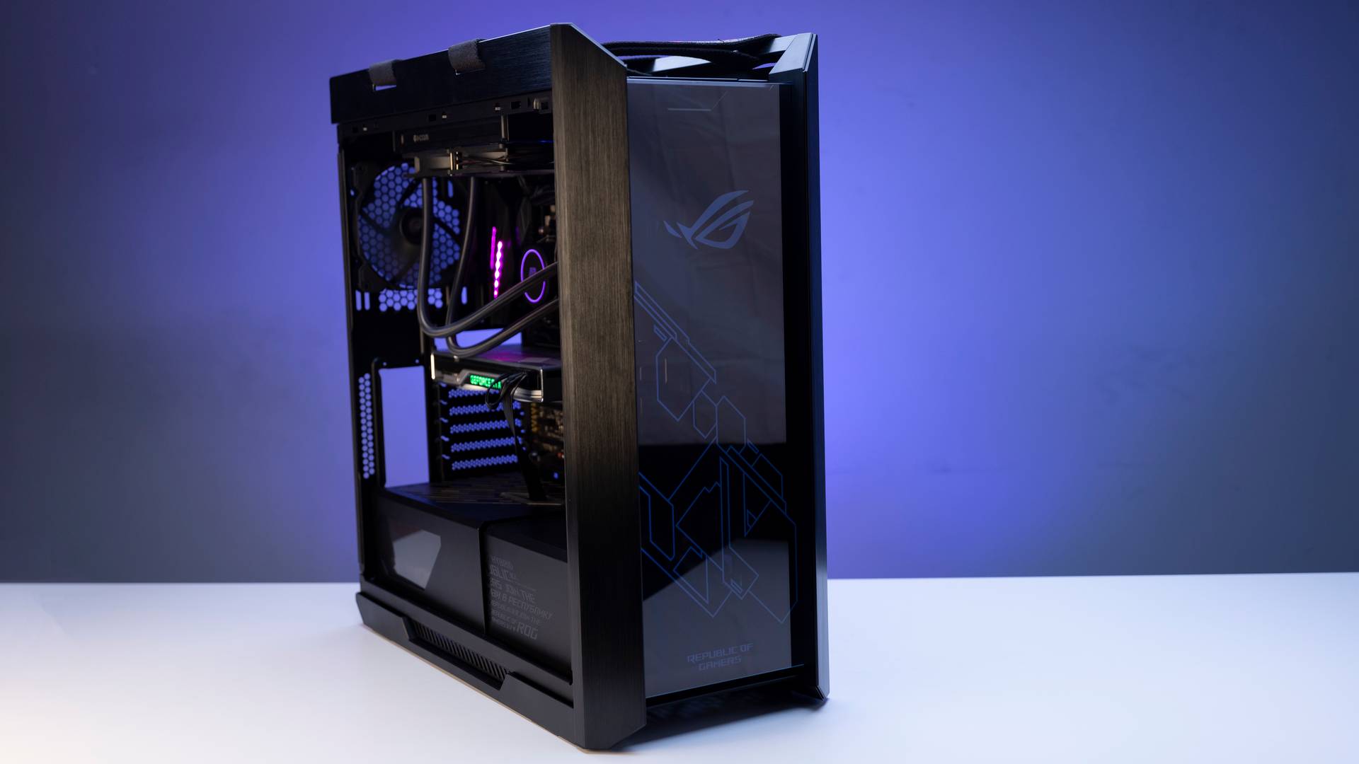مُراجعة صندوق الحاسب ASUS ROG Strix Helios