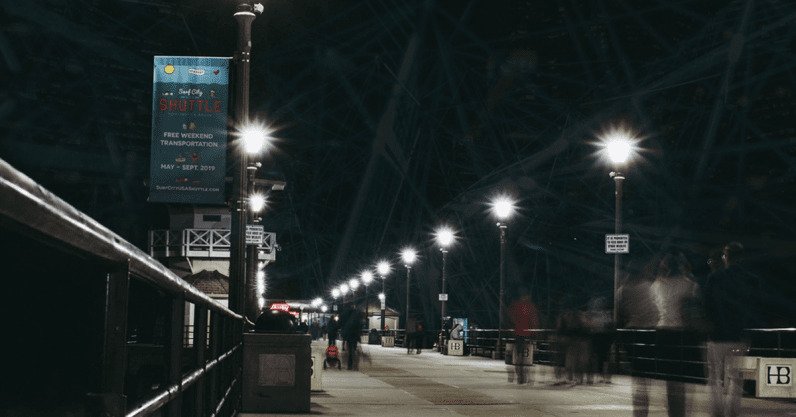 مستقبل الإنترنت في أعمدة الإنارة .. تعرف على تقنية LiFi