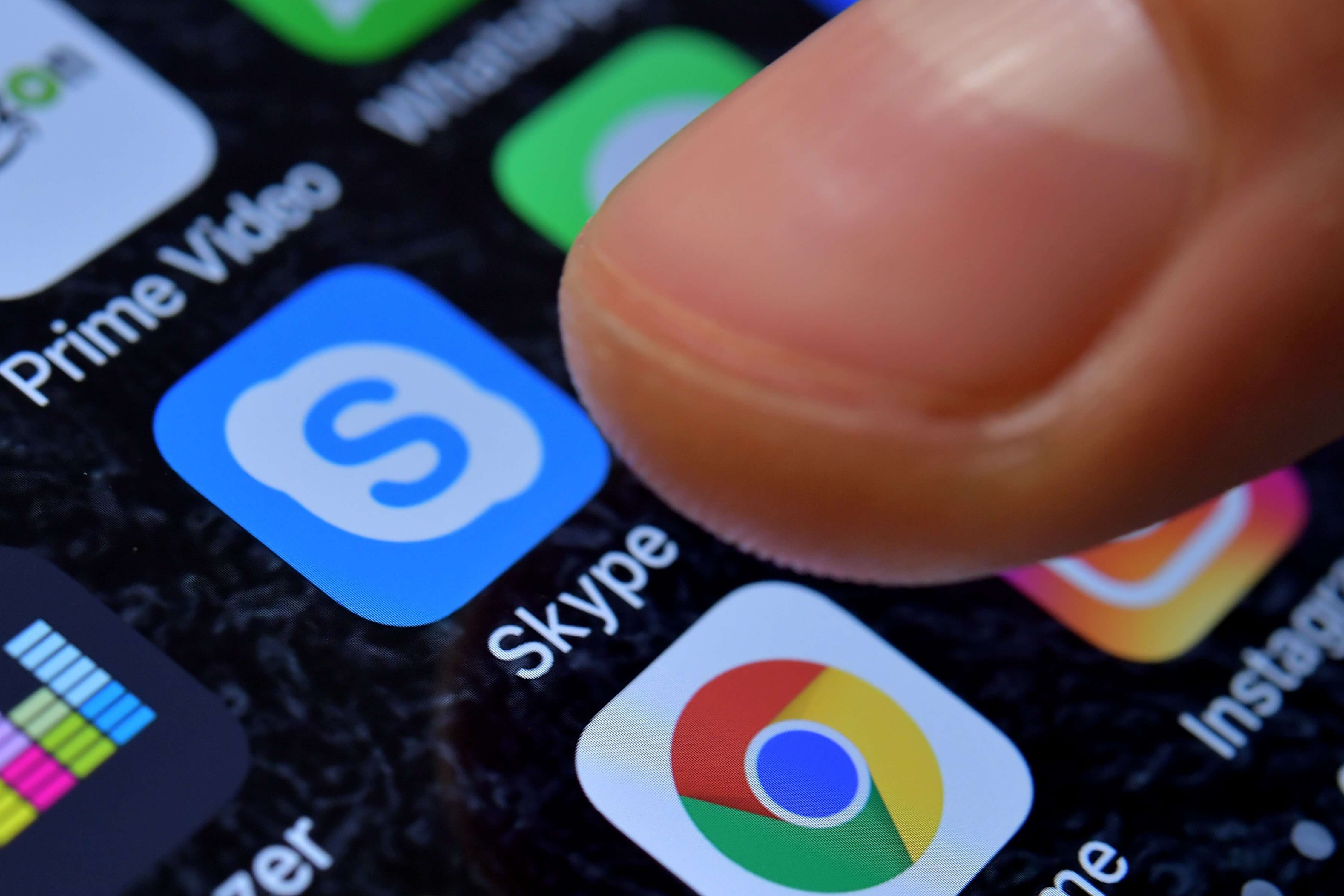 ميزة طمس الخلفية في مكالمات الفيديو تصل لتطبيق سكايب على الآيفون