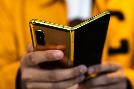 سامسونج تعمل على هاتف جديد قابل للطي على شكل مربع