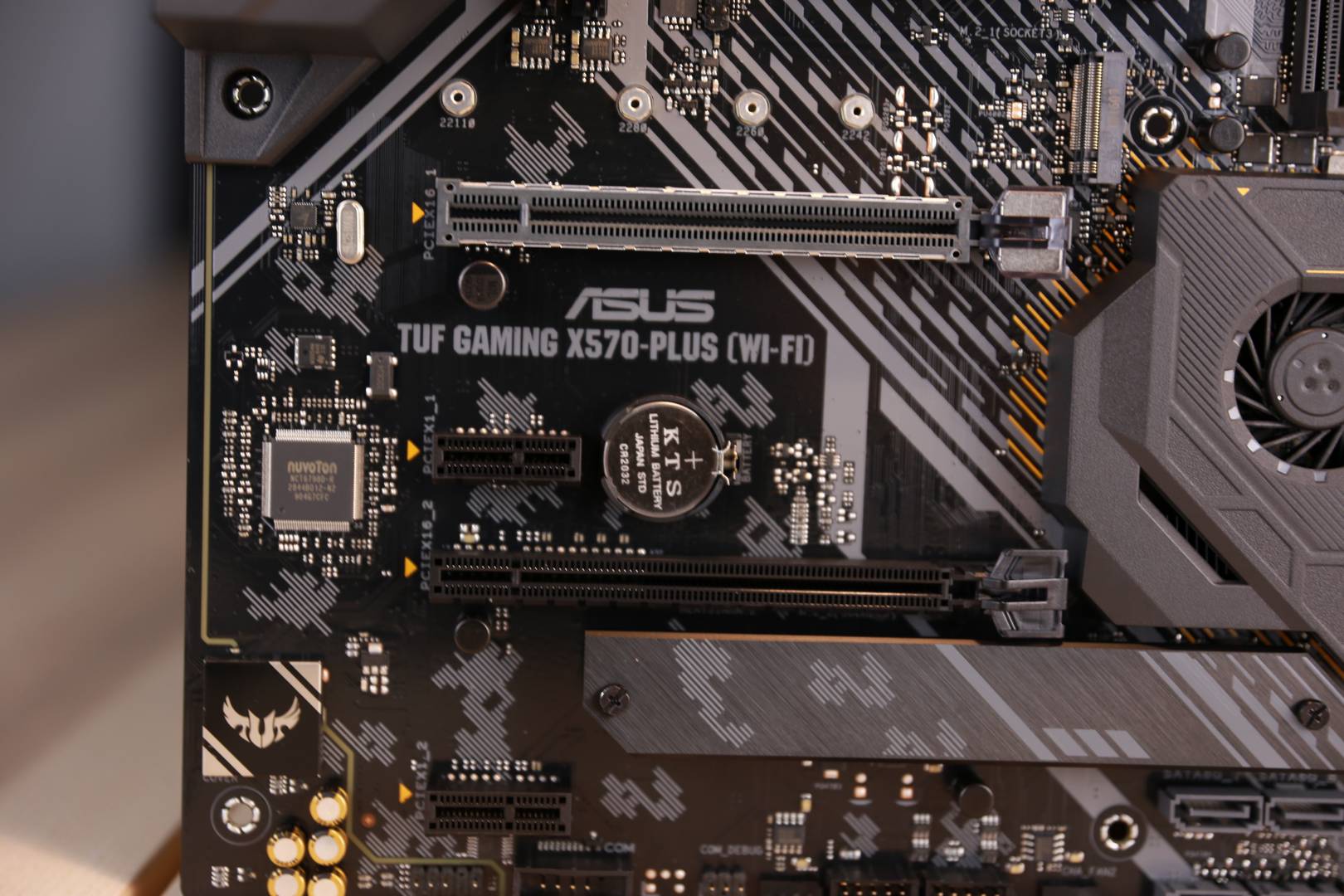 ASUS TUF X570 SSD Slot