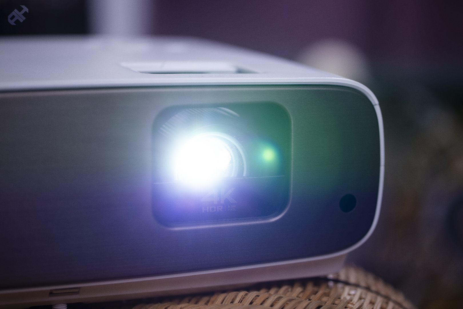 ما الذي يميز بروجيكتور BenQ CinePrime W2700 بتقنية 4K