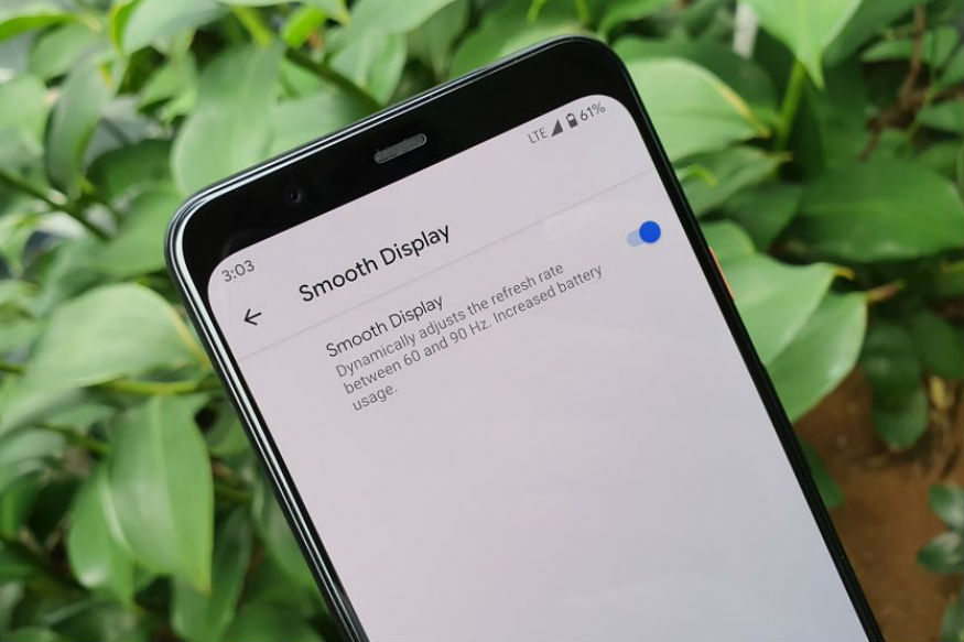وان بلس تسخر من مشكلة شاشات Pixel 4