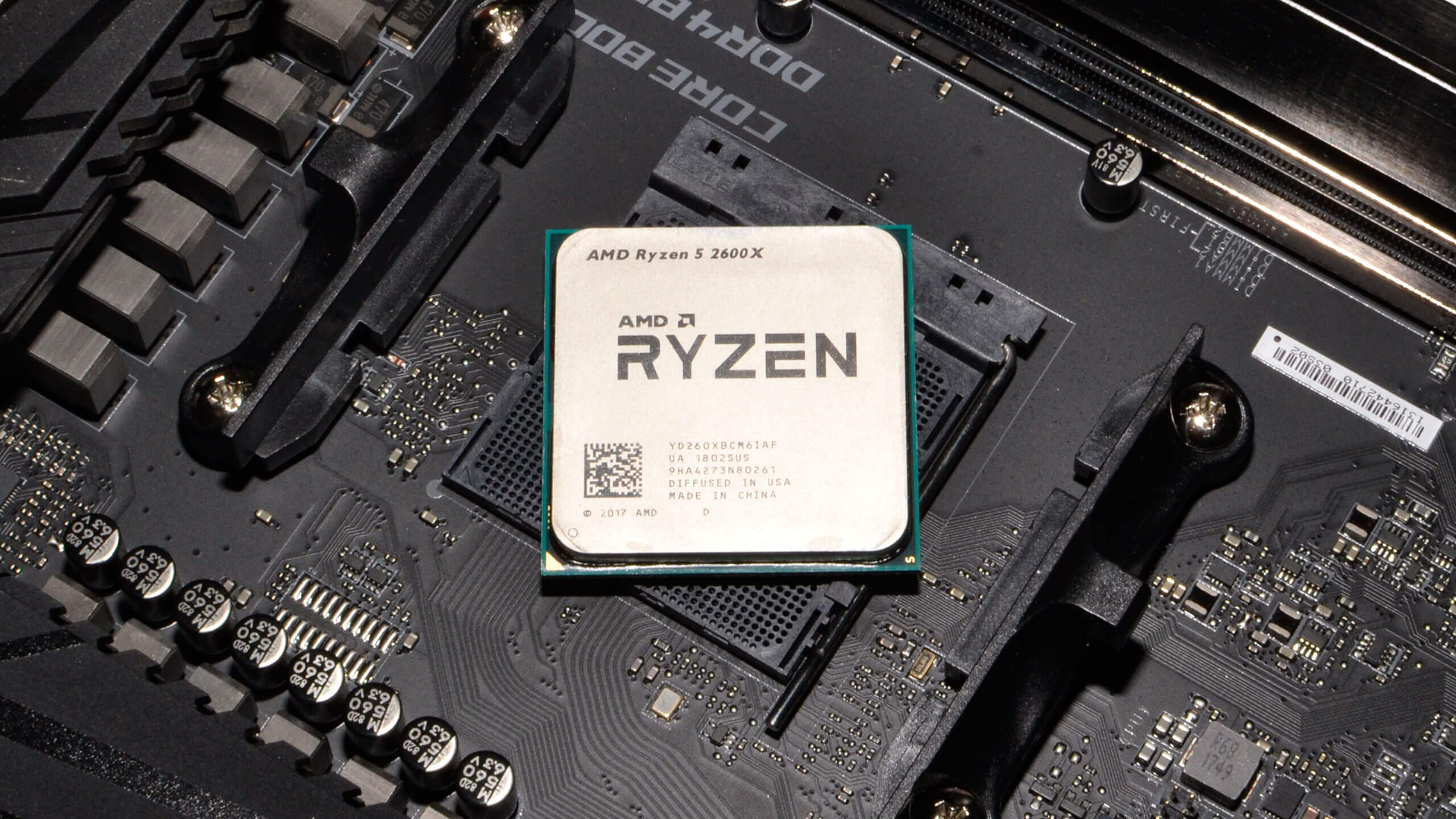 شريحة جديدة من AMD تظهر للنور، ليست مخصصة لهواة التجميع!
