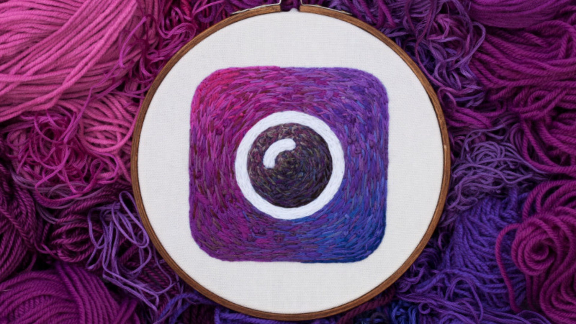 كيف تقوم بتغيير السمة الخاصة بتطبيق الـ Instagram؟
