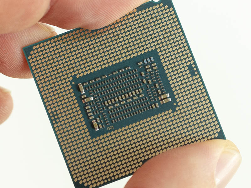 شركة intel تطلق عائلة معالجات Xeon E-2200 مع 12 إصدار