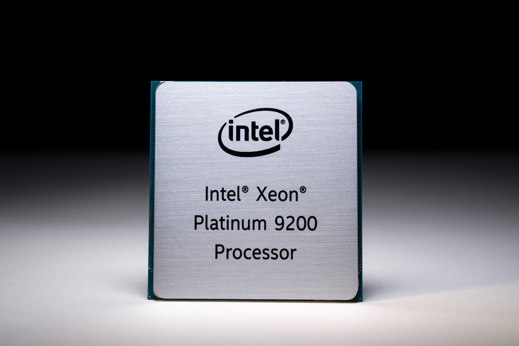 شركة Penguin Computing تضع 7616 نواة Intel Xeon Platinum في خادم واحد