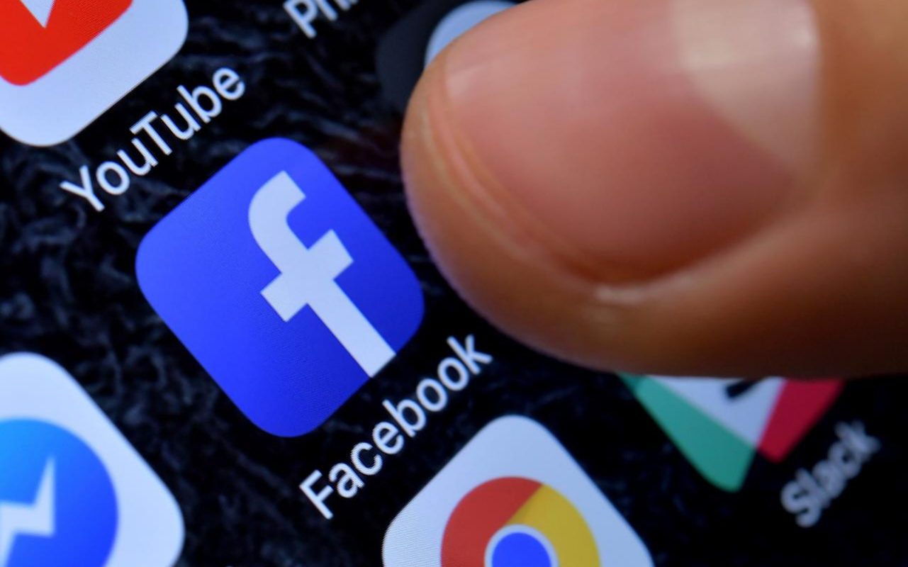 فيسبوك يُطلق تحديثا لحل مشكلة فتح الكاميرا دون علمك بالآيفون
