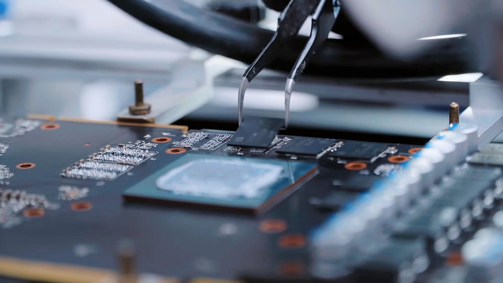 تعديل مجنون على رقاقات ذاكرة NVIDIA RTX 2080 Ti لتصبح كبطاقة SUPER!