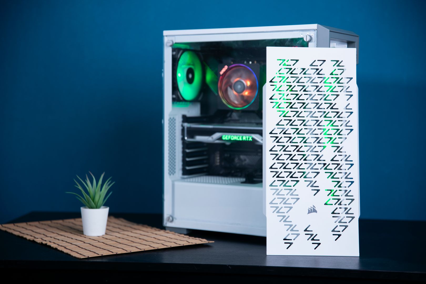 مُراجعة الصندوق Corsair ICUE 220T RGB Airflow والإضاءة iCUE LS100