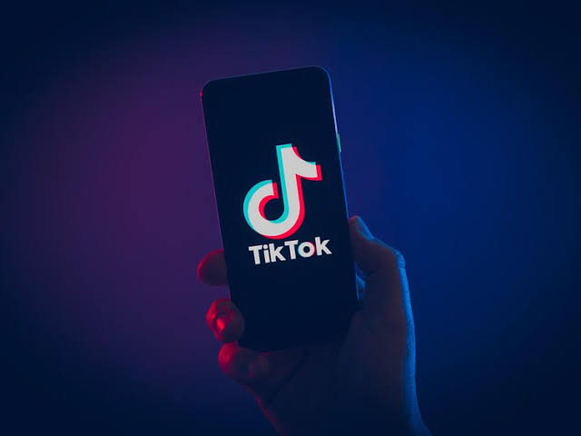 مؤسس سناب شات معجب بتطبيق تيك توك ويتوقع تخطيه إنستجرام