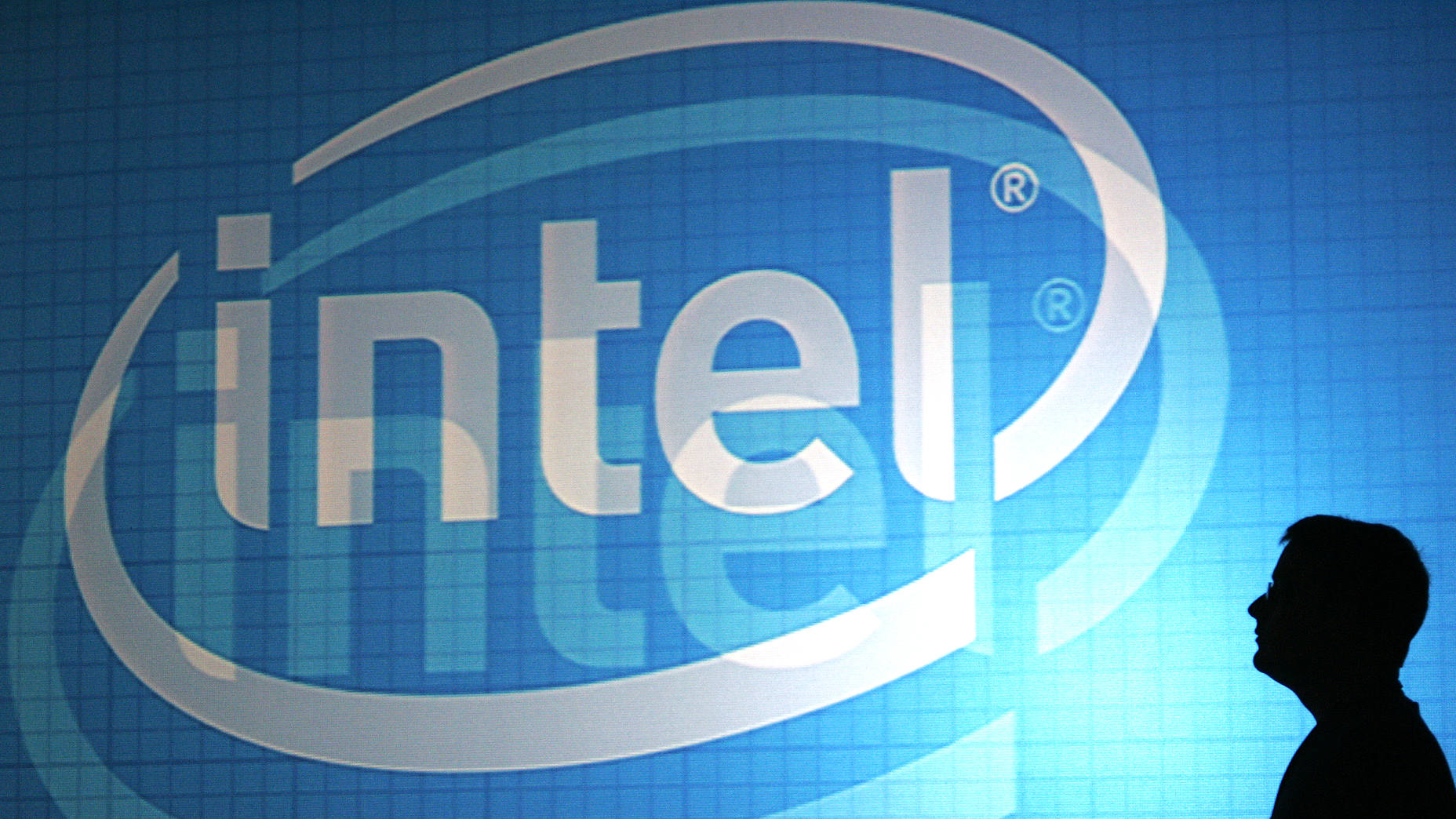 صورة معالج Intel Core i9-10980HK يستهلك أكثر من Ryzen 9 3950X في أجهزة اللاب توب!