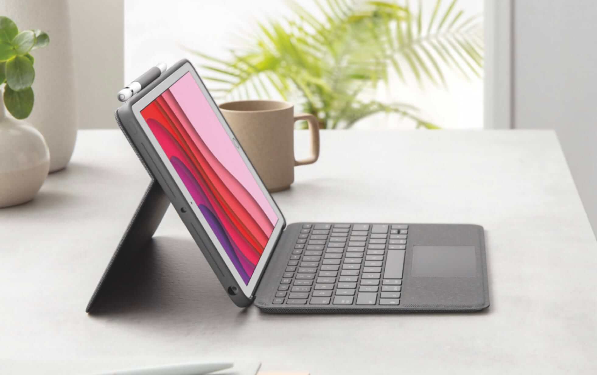 أجهزة Apple iPad ستتمتع بلوحات مفاتيح وتتبع من خلال Logitech في مايو!