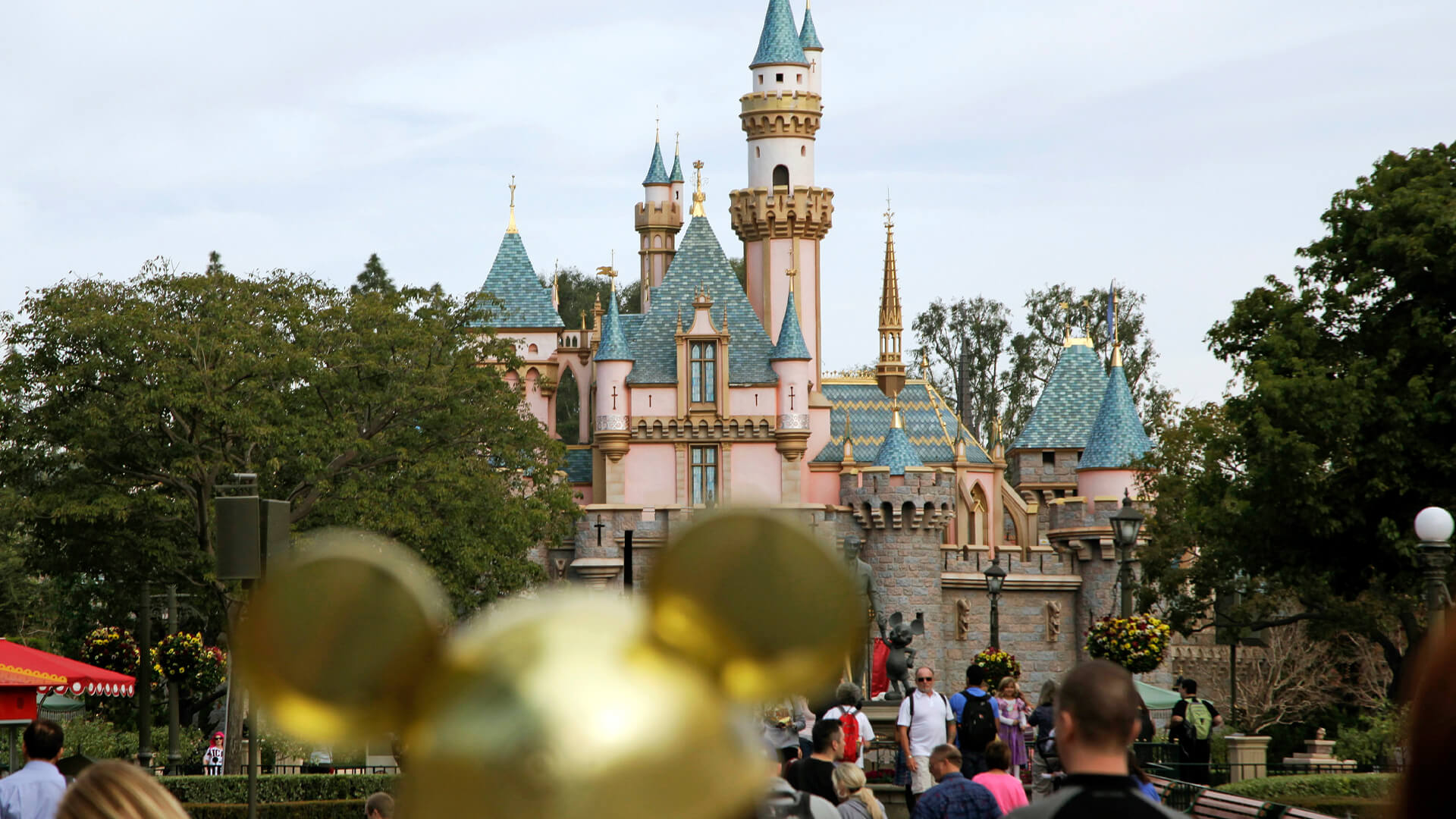 ديزني تقرر غلق ثالث حدائقها من حدائق Disneyland بسبب الكورونا!