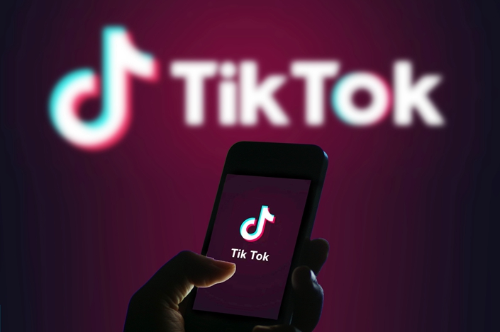 تطبيق الفيديو الشهير تيك توك TikTok يصل إلى 2 مليار عملية تحميل