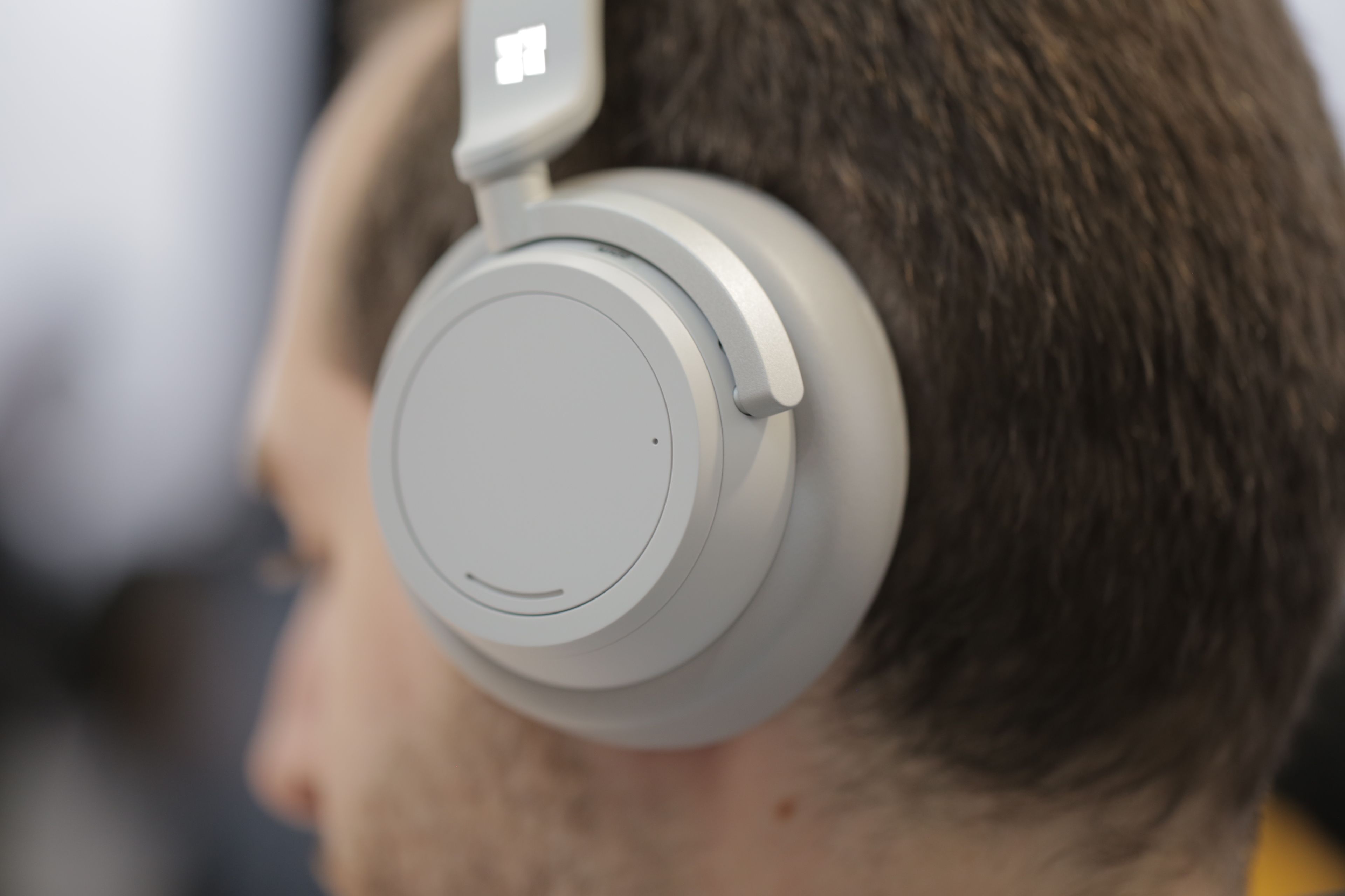 سماعات Surface Headphones 2 في مرحلة التطوير النهائي بعدما تم ترخيصها