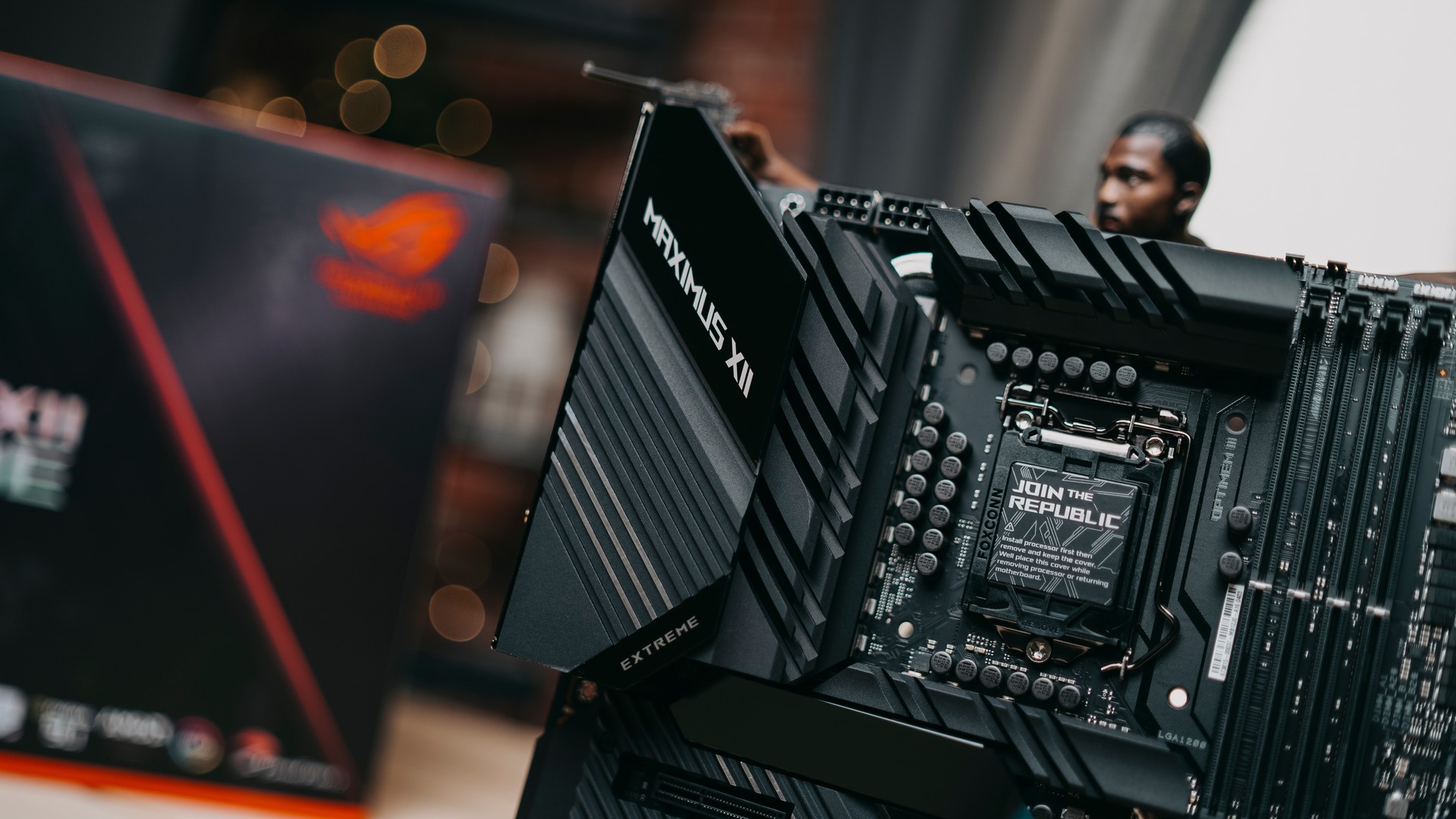 إستعراض لوحة ASUS ROG Maximus XII Extreme بشريحة Z490! إستعراض لوحة ASUS ROG Maximus XII Extreme بشريحة Z490!