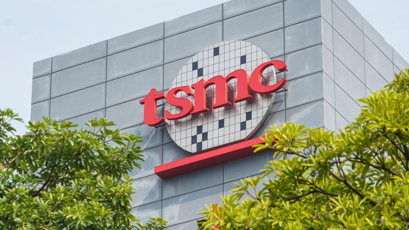 قائمة عملاء TSMC لدقة تصنيع 5nm تظهر ، وشركة Intel هي احدى الزبائن !