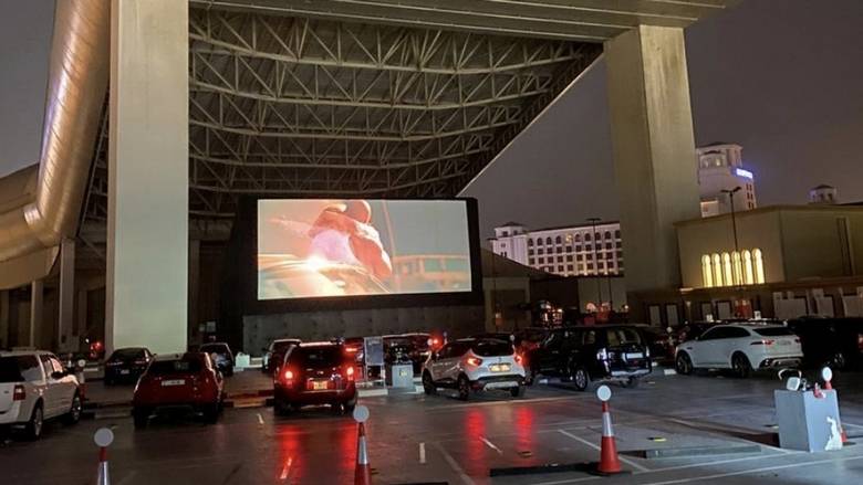 استمتع بمشاهدة الأفلام في سينما السيارات بمول الإمارات في دبي