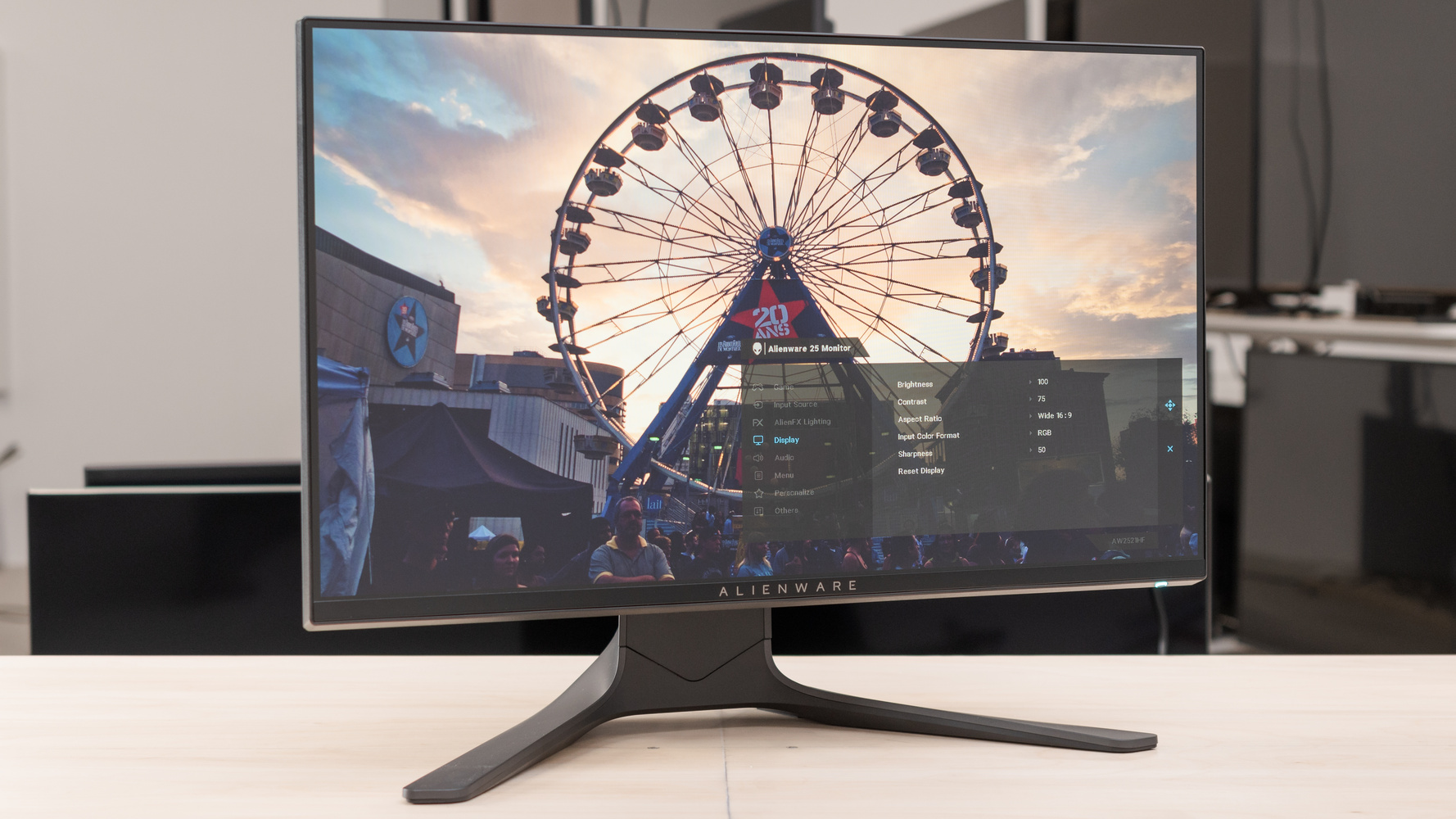 معدل الـ 360 هرتز يتصادم مع ألوان الـ IPS في شاشة Alienware AW2521HF!